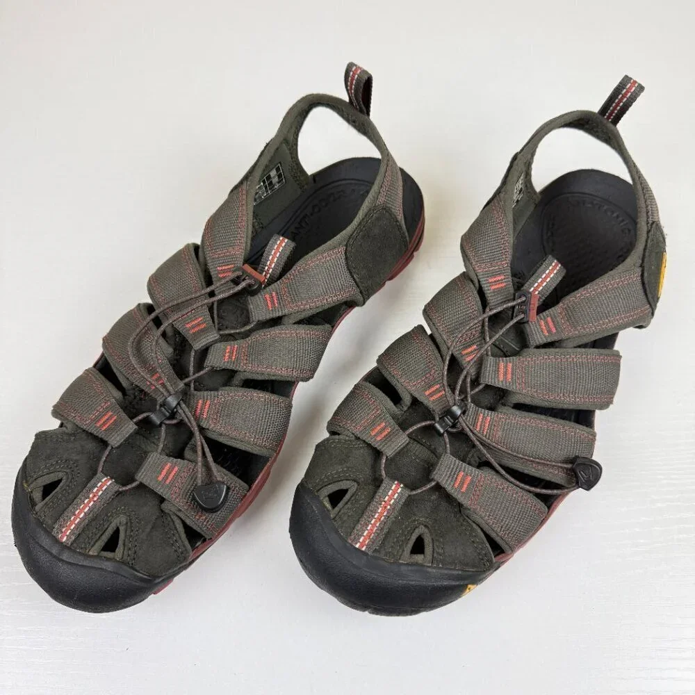 EUC Keen Clearwater CNX Sandals in the Raven/Tortoise Shell Colorway